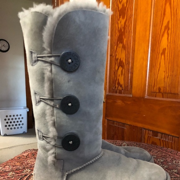 Gray Ugg Bailey Buttons tall - Picture 3 of 4